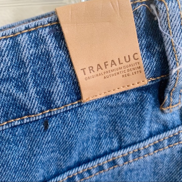 Zara Mid-Rise Denim Skirt. Dark Wash. Frayed Hem. - Picture 7 of 8